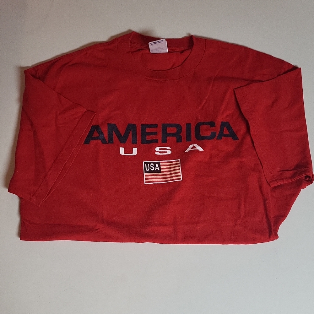 Delta Red Short Sleeve Tee with USA Print NWOT